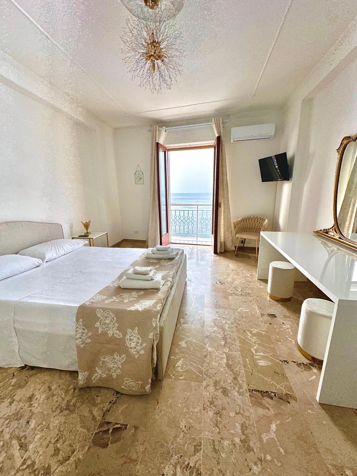 The View Apartment Scilla Esterno foto